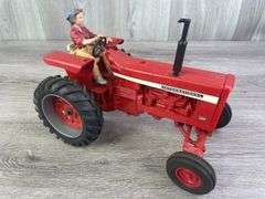 International Farmall 836 WF, Foxfire Farm Series, Miss Charlotte, 1/16, Ertl