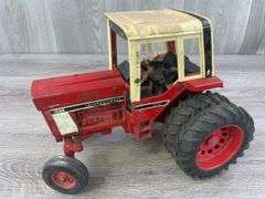 2 International 1586 WF Duals W/Cab, 1/16, Ertl, Missing Mufflers & Decals