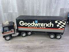 GMC Goodwrench Racing Team-Missing Rear Door & Freightliner Silver Knight Express Trucks & Trailers, Nylint