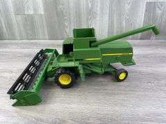 John Deere Titan II Combine W/Grain Head, 1/24, Ertl, Missing Cab