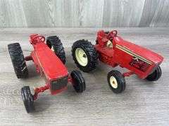 2 International WF Tractors, 1/16, Ertl, Stock #415