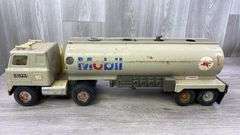 2 International Mobil Trucks & Tankers, Ertl Oil Company, Ertl, Missing Parts