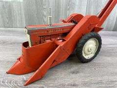 Tru-Scale 401 NF Tractor W/2 Row Corn Picker, 1/16, Carter