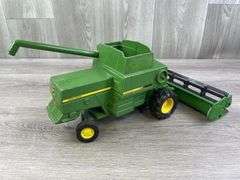 John Deere Titan II Combine W/Grain Head, 1/24, Ertl, Missing Cab