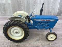 Ford 4000 WF, 1/12, Ertl, 1 Headlight Broken Off