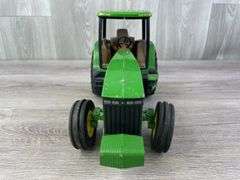John Deere 8200, 1/16, Ertl, Steps Are Broken