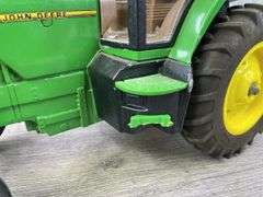 John Deere 8200, 1/16, Ertl, Steps Are Broken