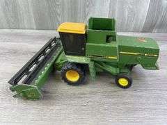 John Deere Titan Turbo Combine W/Grain Head, 1/24, Ertl, Auger Missing