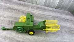 John Deere 24T Baler, 1/16, Ertl, Stock #585
