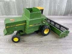 John Deere Titan Turbo Combine W/Grain Head, 1/24, Ertl, Auger Missing