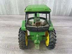 John Deere 4440, 1/16, Ertl, Muffler Broken Off