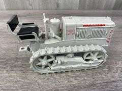 Caterpillar 2 Ton Crawler, 1/16, Ertl; Red Dozer-Missing Blade