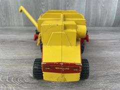 New Holland TR97 Combine, 1/32, Ertl, Rear Tires & Corn Head Not Original