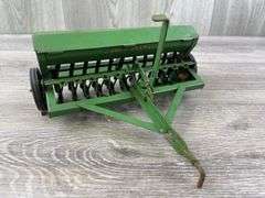 John Deere Grain Drill, 1/16, Carter
