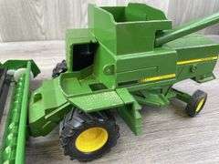 John Deere Titan II Combine W/Grain Head, 1/24, Ertl, Missing Cab