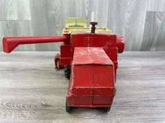 International Hydrostatic Combine, 1/20, Ertl, Plastic Reel, Has Been Modified