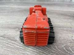 Caterpillar 2 Ton Crawler, 1/16, Ertl; Red Dozer-Missing Blade