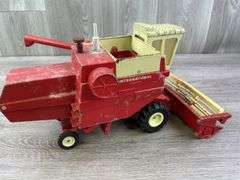 International Hydrostatic Combine, 1/20, Ertl, Plastic Reel, Has Been Modified