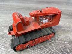 Caterpillar 2 Ton Crawler, 1/16, Ertl; Red Dozer-Missing Blade