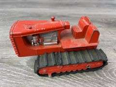 Caterpillar 2 Ton Crawler, 1/16, Ertl; Red Dozer-Missing Blade