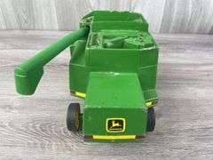 John Deere 9500 Combine W/2 Heads, 1/28, Ertl