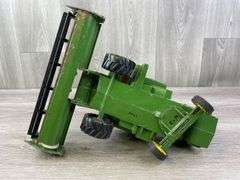 John Deere Titan Turbo Combine W/Grain Head, 1/24, Ertl, Auger Missing