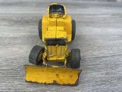 International & Snapper Lawn & Garden Tractors, 1/16, Ertl, Missing Parts