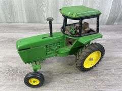 John Deere 4440, 1/16, Ertl, Muffler Broken Off