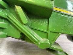 John Deere Titan Turbo Combine W/Grain Head, 1/24, Ertl, Auger Missing
