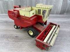 International Hydrostatic Combine, 1/20, Ertl, Metal Reel, Missing Stack