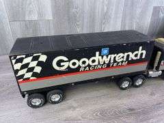 GMC Goodwrench Racing Team-Missing Rear Door & Freightliner Silver Knight Express Trucks & Trailers, Nylint