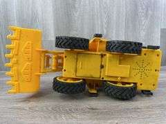 Caterpillar Battery Operated Dozer-Unsure If Operational, International TD-20-Ertl & Cat-Hot Wheels Dozers