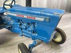 Ford 4000 WF, 1/12, Ertl, 1 Headlight Broken Off