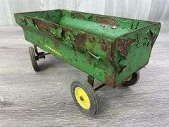 2 John Deere Flare Box Wagons, 1/16, Ertl