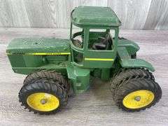 John Deere 8640 4WD Duals, 1/16, Ertl, Missing Muffler