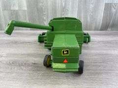 John Deere Titan II Combine W/Grain Head, 1/24, Ertl, Missing Cab