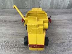 New Holland TR97 Combine, 1/32, Ertl, Rear Tires & Corn Head Not Original