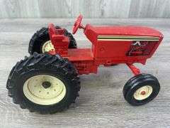 2 International WF Tractors, 1/16, Ertl, Stock #415