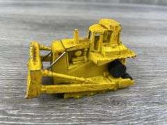 Caterpillar Battery Operated Dozer-Unsure If Operational, International TD-20-Ertl & Cat-Hot Wheels Dozers