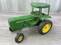 John Deere WF W/Cab, 1/16, Ertl, Missing Muffler