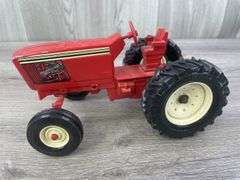 2 International WF Tractors, 1/16, Ertl, Stock #415