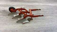 IH McCormick 3 Bottom Plow, 1/16, Carter, Metal Tail Wheel, Fast Hitch