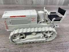 Caterpillar 2 Ton Crawler, 1/16, Ertl; Red Dozer-Missing Blade