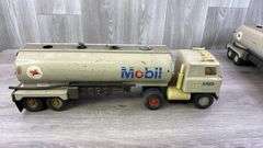 2 International Mobil Trucks & Tankers, Ertl Oil Company, Ertl, Missing Parts