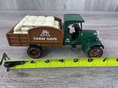 1925 Kenworth Big Farm Days Sack Truck Bank-Limited Edition, 1926 Mack Bulldogs John Deere Implement Company Truck, Ertl