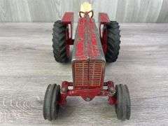 International Farmall 1026 Hydro WF, 1/16, Ertl, Missing Muffler, Broken Steering Wheel