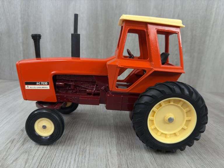 Allis-Chalmers 7030 WF, Maroon Engine, 1/16, Ertl