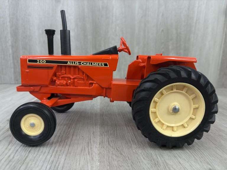 Allis-Chalmers 200 WF, 1/16, Ertl, Missing Front Weights