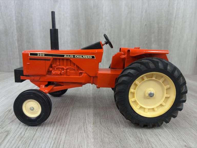 Allis-Chalmers 200 WF, 1/16, Ertl, No Air Cleaner