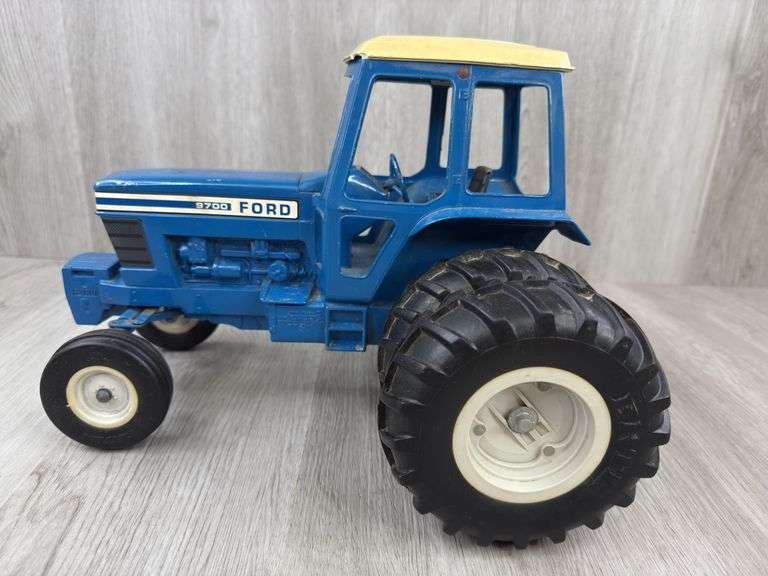 Ford 9700 WF Duals, 1/12, Ertl, Missing Muffler